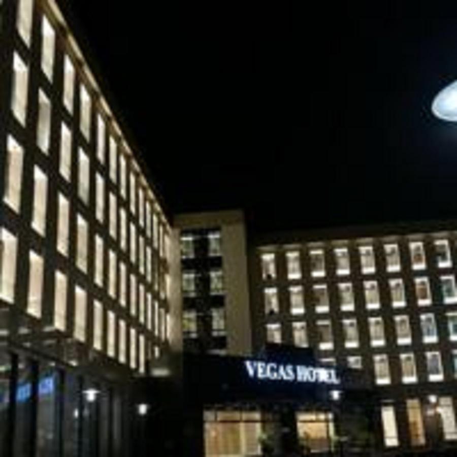Vegas Hotel - Nay Pyi Taw Naypyidaw Extérieur photo